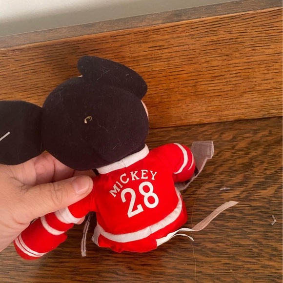 NWT Hockey Player Mickey Mouse - Picture 4 of 4